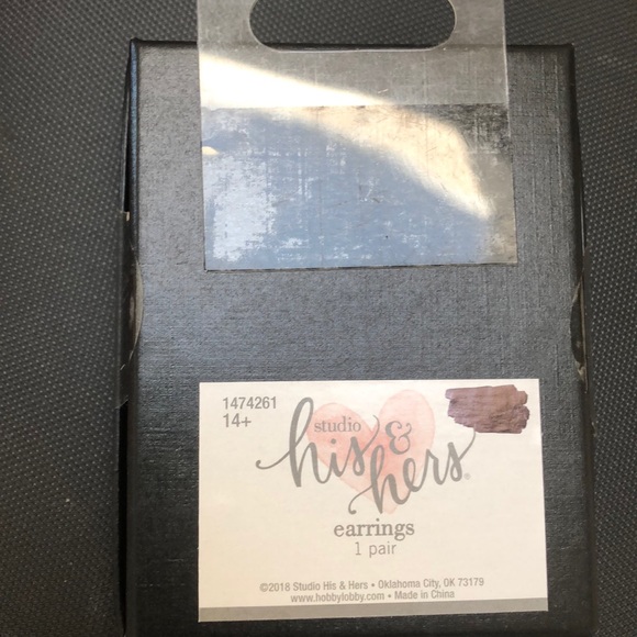 I couldn’t tie the know without you earrings - Picture 3 of 4